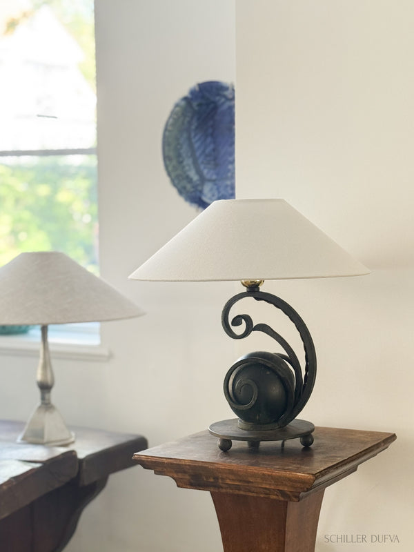 Sculptural table lamp