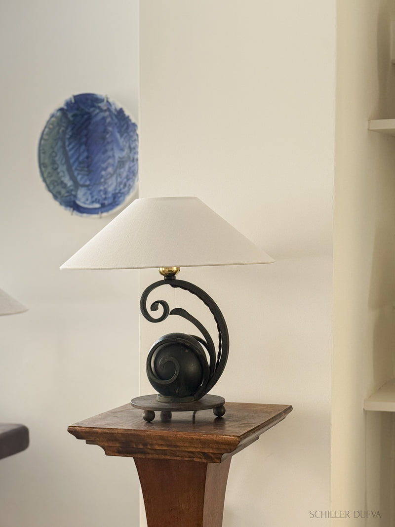 Sculptural table lamp