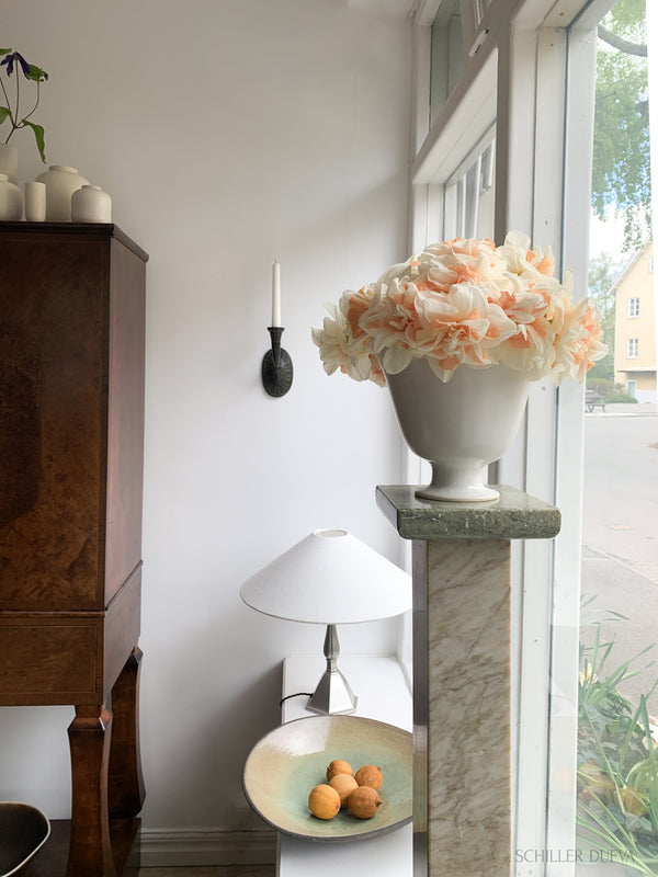 Vase on foot