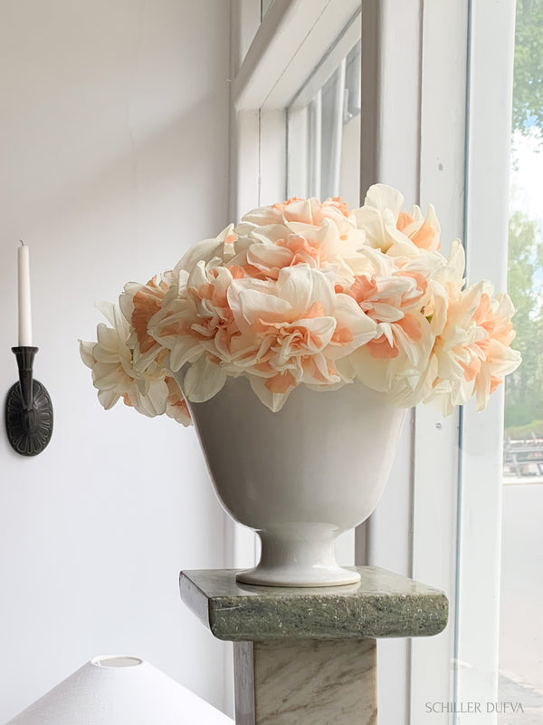 Vase on foot