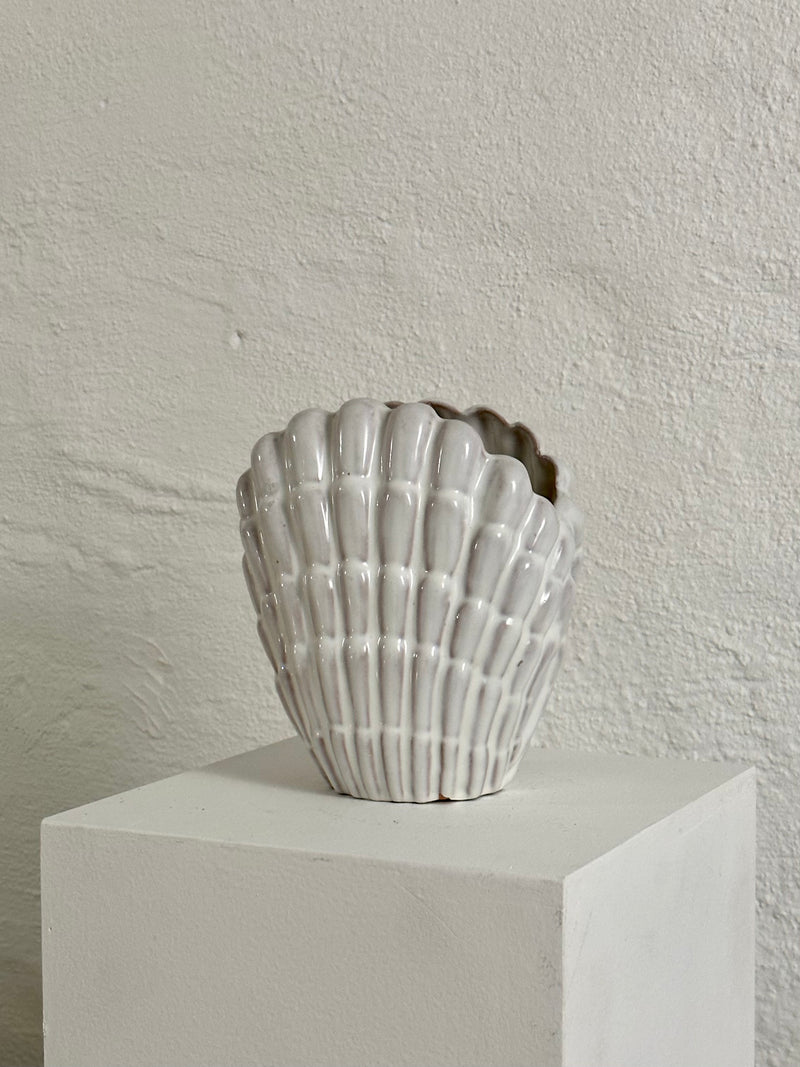 Vicke Lindstrand Small White Clam Vase