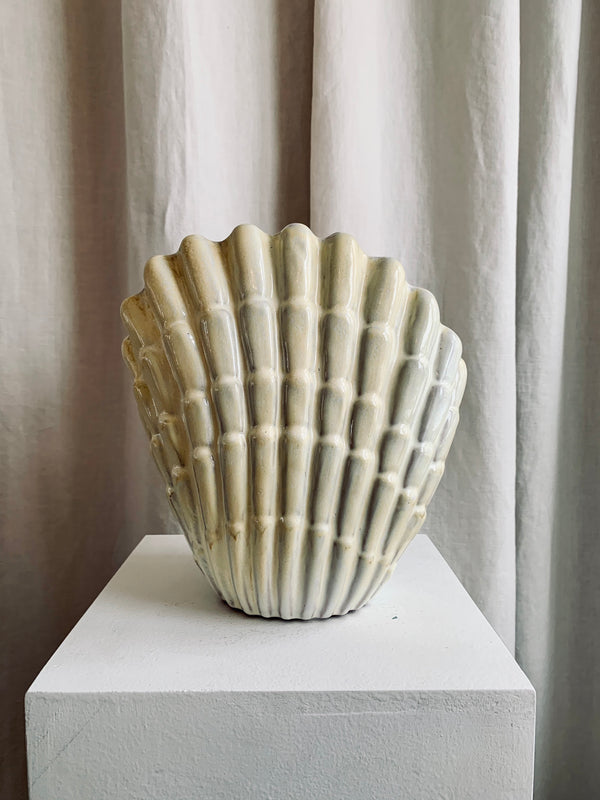 Vicke Lindstrand large clam vase