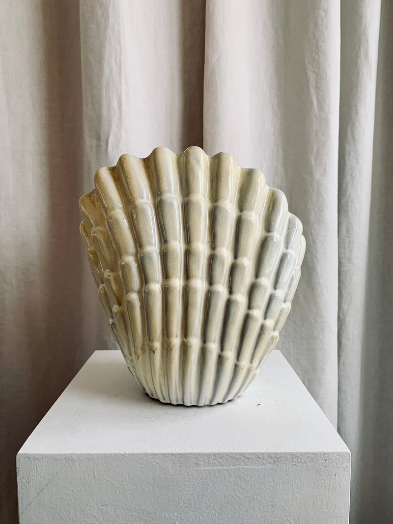 Vicke Lindstrand large clam vase